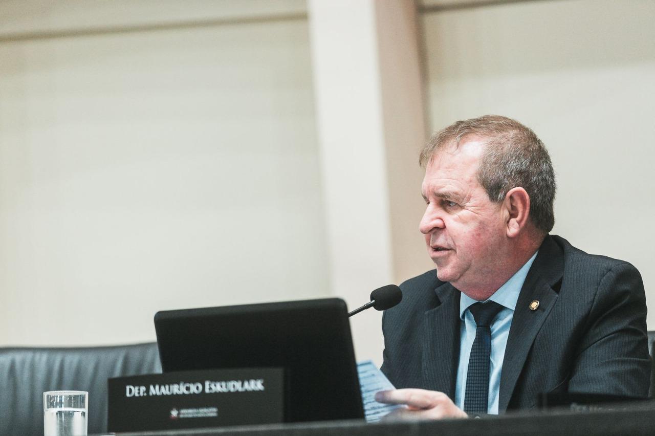 Deputado Maurício Eskudlark cobra Governo do Estado sobre a falta de leitos de UTI em SC